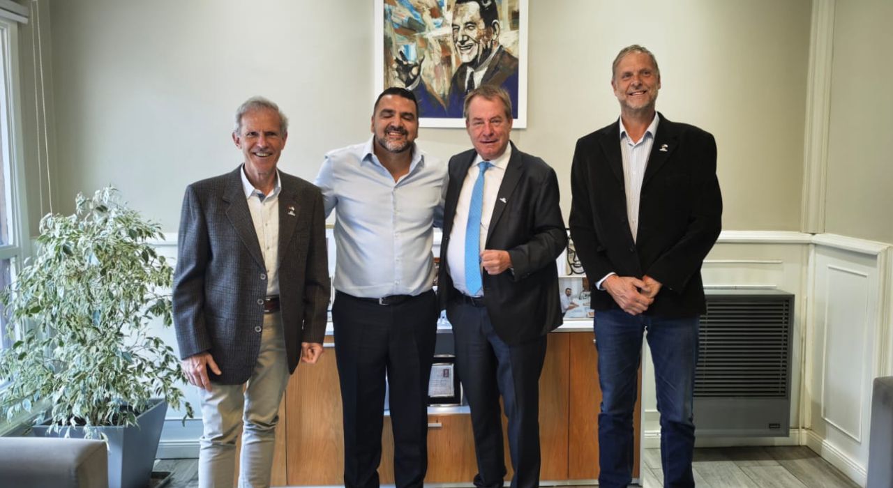 Ciencia, Antártida y cooperación: La visita del Embajador a Ushuaia