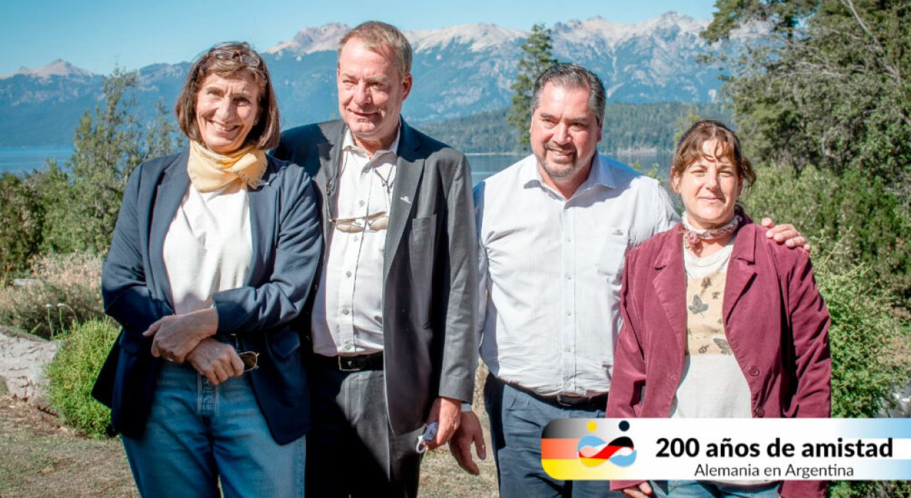 La visita de Dieter Lamlé a Neuquén: plantó árboles en dos ciudades icónicas por los 200 años de lazos binacionales